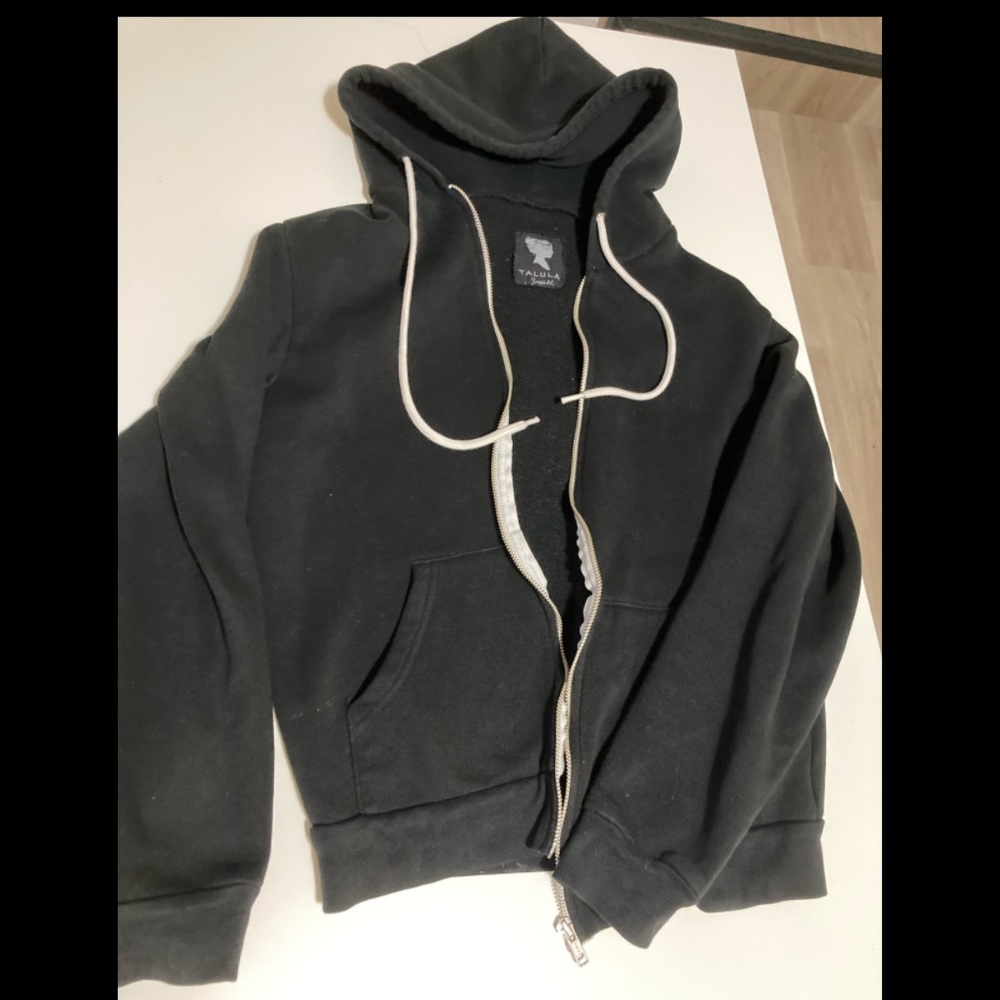 Fitted plain black hoodie